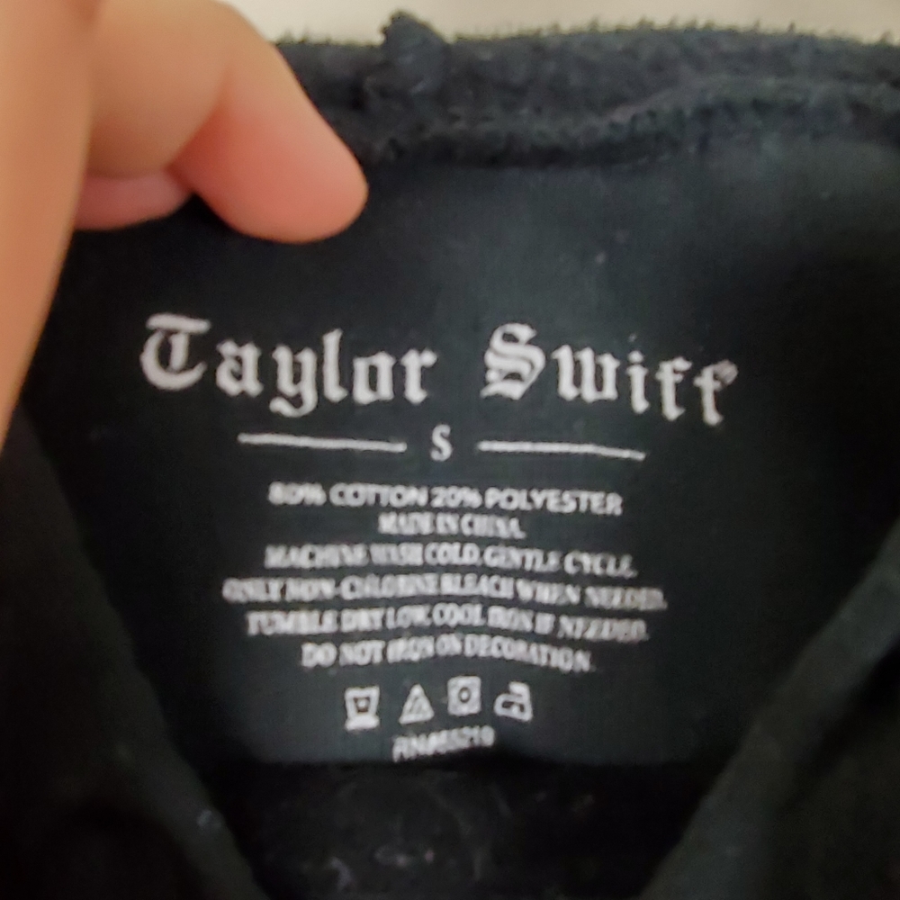 Rare Taylor Swift Reputation sweatshirt - Picture 2 of 6